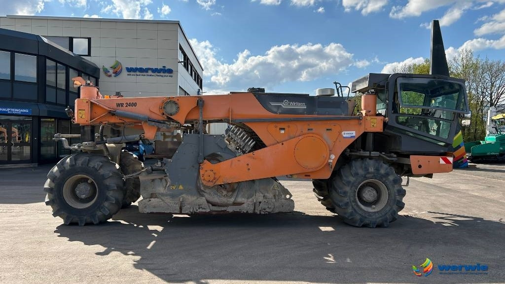 Wirtgen WR2400 - Техника за слагане на асфалт: снимка 1 Wirtgen WR2400 - Техника за слагане на асфалт: снимка 1
