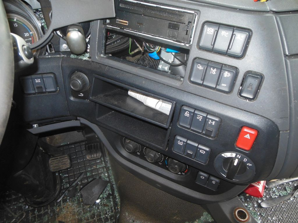 За превоз на животни камион DAF XF 106.460, MENKE-JANZEN, UNFALL-FAHRBAR!!: снимка 24