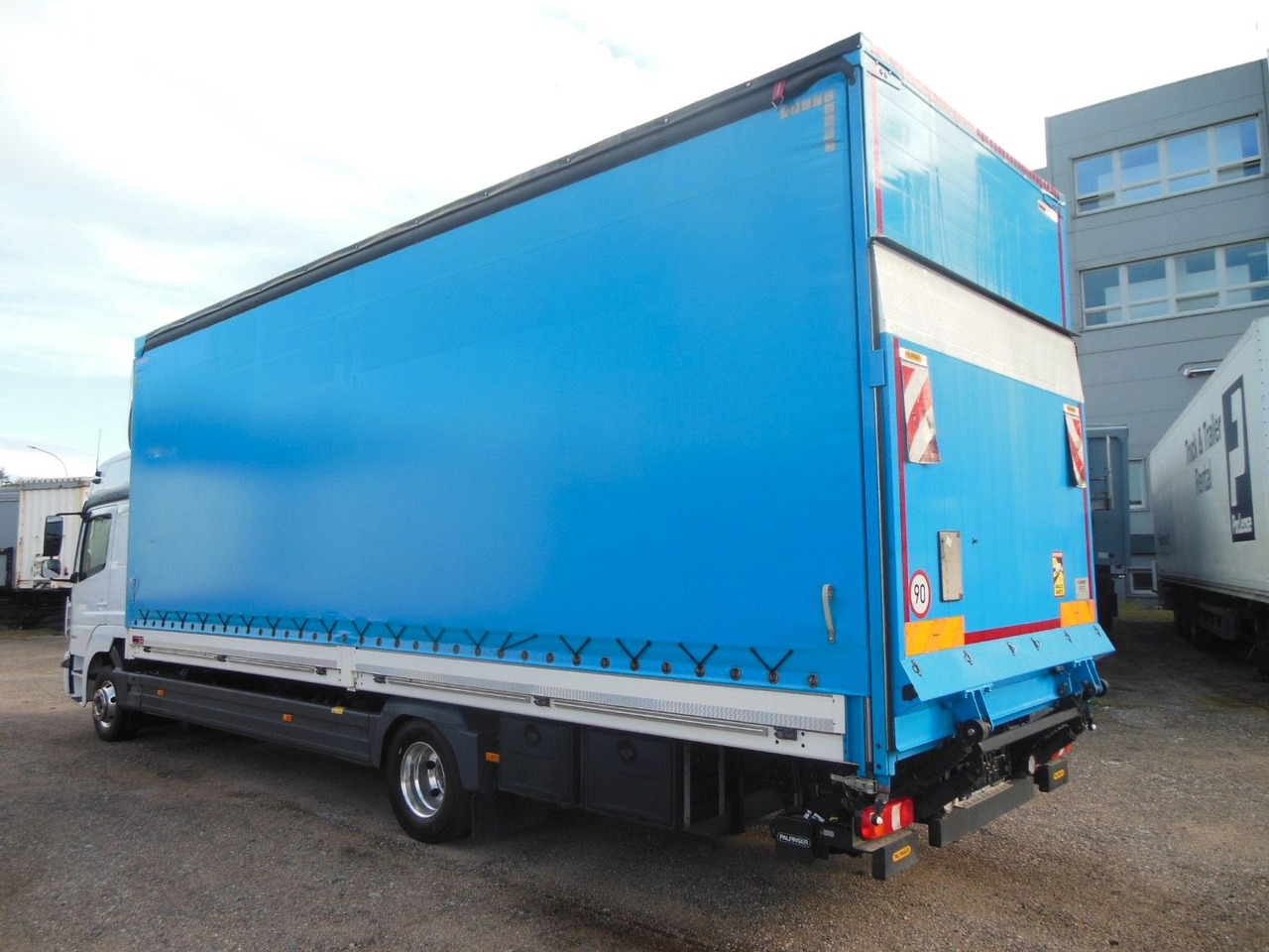 Mercedes-Benz 1223 ATEGO, GARANTI 12/2027, TOP, WIE NEUE!!! - Камион с брезент: снимка 4 Mercedes-Benz 1223 ATEGO, GARANTI 12/2027, TOP, WIE NEUE!!! - Камион с брезент: снимка 4