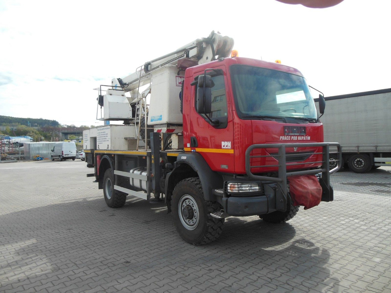 Renault MIDLUM 220.14,4X4,HUBARBEITBÜHNE 16,5M, ISOLIERT - Автовишка: снимка 4 Renault MIDLUM 220.14,4X4,HUBARBEITBÜHNE 16,5M, ISOLIERT - Автовишка: снимка 4