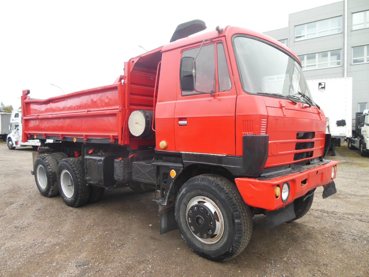 Tatra T 815, 6x6 - Самосвал камион: снимка 2 Tatra T 815, 6x6 - Самосвал камион: снимка 2
