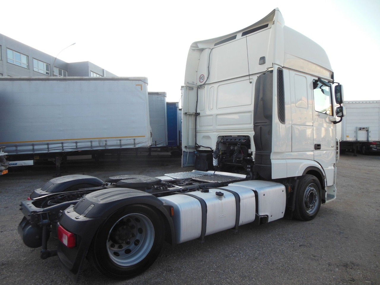 DAF XF 106.480 SSC, LOWDECK, STANDKLIMA, TOP!!! - Влекач: снимка 3 DAF XF 106.480 SSC, LOWDECK, STANDKLIMA, TOP!!! - Влекач: снимка 3