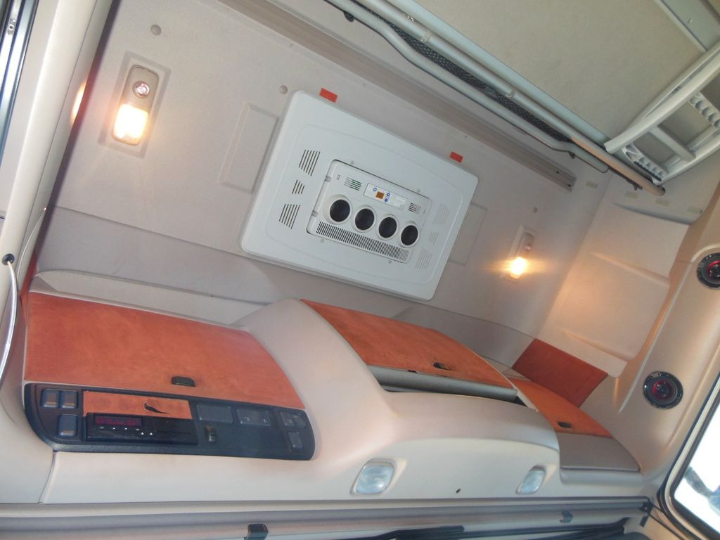 Влекач DAF XF106.480 SSC, LIMITED EDITION, STANDKLIMA, TOP! DAF XF106.480 SSC, LIMITED EDITION, STANDKLIMA, TOP!: снимка 10 Влекач DAF XF106.480 SSC, LIMITED EDITION, STANDKLIMA, TOP! DAF XF106.480 SSC, LIMITED EDITION, STANDKLIMA, TOP!: снимка 10