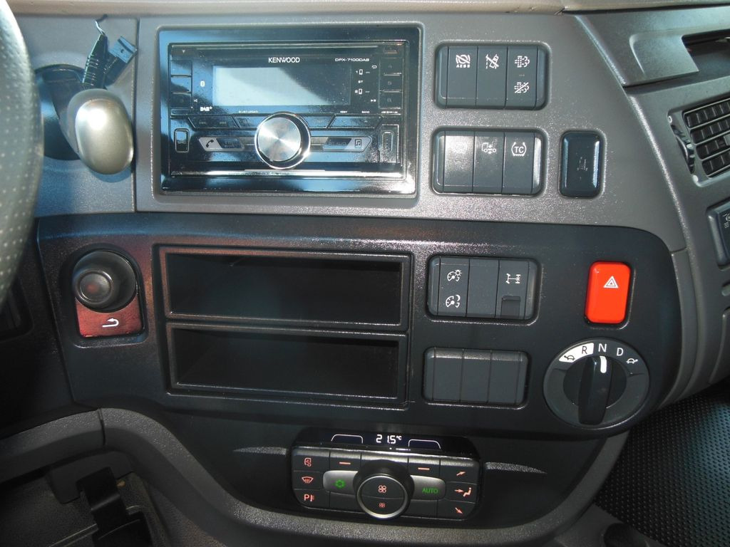 Влекач DAF XF106.480 SSC, LIMITED EDITION, STANDKLIMA, TOP! DAF XF106.480 SSC, LIMITED EDITION, STANDKLIMA, TOP!: снимка 17 Влекач DAF XF106.480 SSC, LIMITED EDITION, STANDKLIMA, TOP! DAF XF106.480 SSC, LIMITED EDITION, STANDKLIMA, TOP!: снимка 17