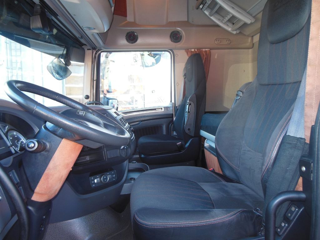 Влекач DAF XF106.480 SSC, LIMITED EDITION, STANDKLIMA, TOP! DAF XF106.480 SSC, LIMITED EDITION, STANDKLIMA, TOP!: снимка 13 Влекач DAF XF106.480 SSC, LIMITED EDITION, STANDKLIMA, TOP! DAF XF106.480 SSC, LIMITED EDITION, STANDKLIMA, TOP!: снимка 13