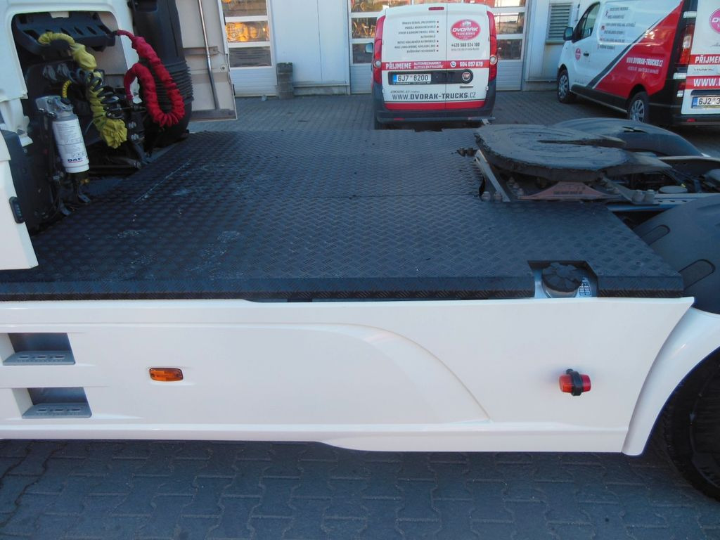 Влекач DAF XF106.480 SSC, LIMITED EDITION, STANDKLIMA, TOP! DAF XF106.480 SSC, LIMITED EDITION, STANDKLIMA, TOP!: снимка 8 Влекач DAF XF106.480 SSC, LIMITED EDITION, STANDKLIMA, TOP! DAF XF106.480 SSC, LIMITED EDITION, STANDKLIMA, TOP!: снимка 8