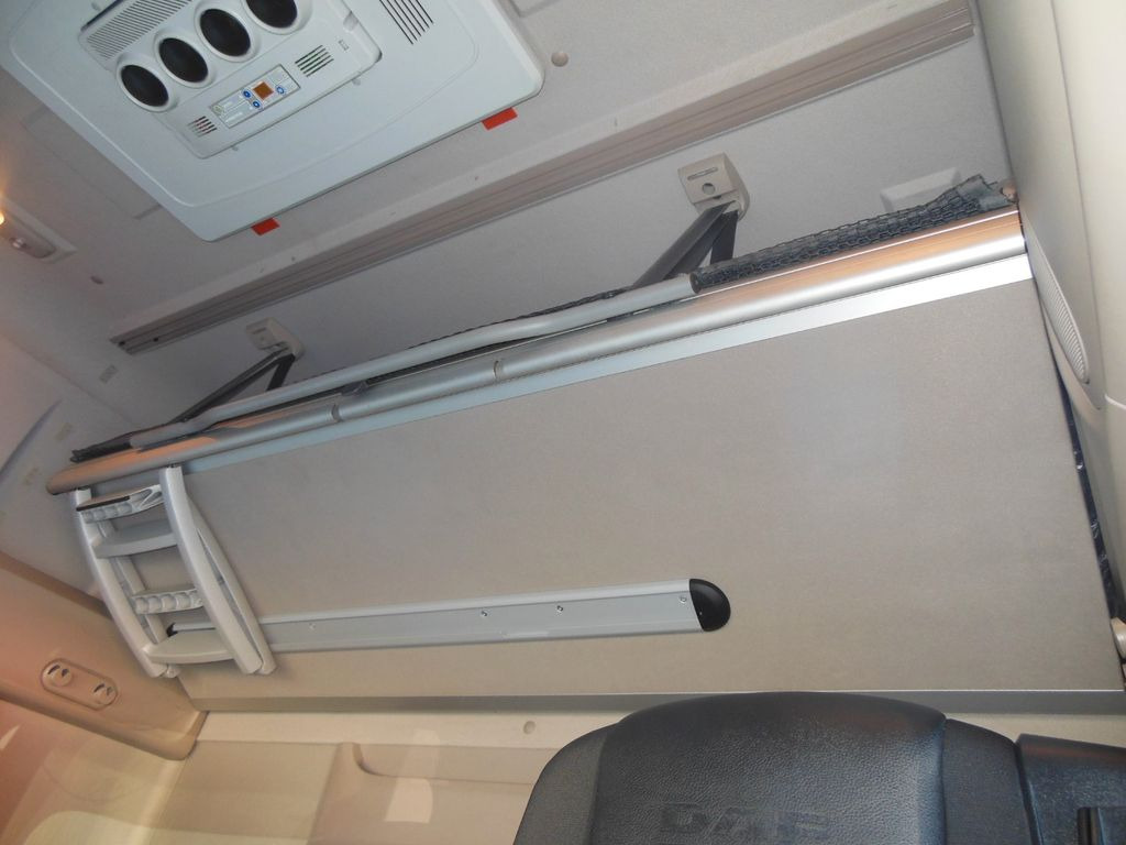 Влекач DAF XF106.480 SSC, LIMITED EDITION, STANDKLIMA, TOP! DAF XF106.480 SSC, LIMITED EDITION, STANDKLIMA, TOP!: снимка 11 Влекач DAF XF106.480 SSC, LIMITED EDITION, STANDKLIMA, TOP! DAF XF106.480 SSC, LIMITED EDITION, STANDKLIMA, TOP!: снимка 11