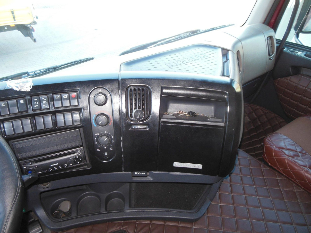 Лизинг на  Renault PREMIUM 440.19 DXi Renault PREMIUM 440.19 DXi: снимка 18