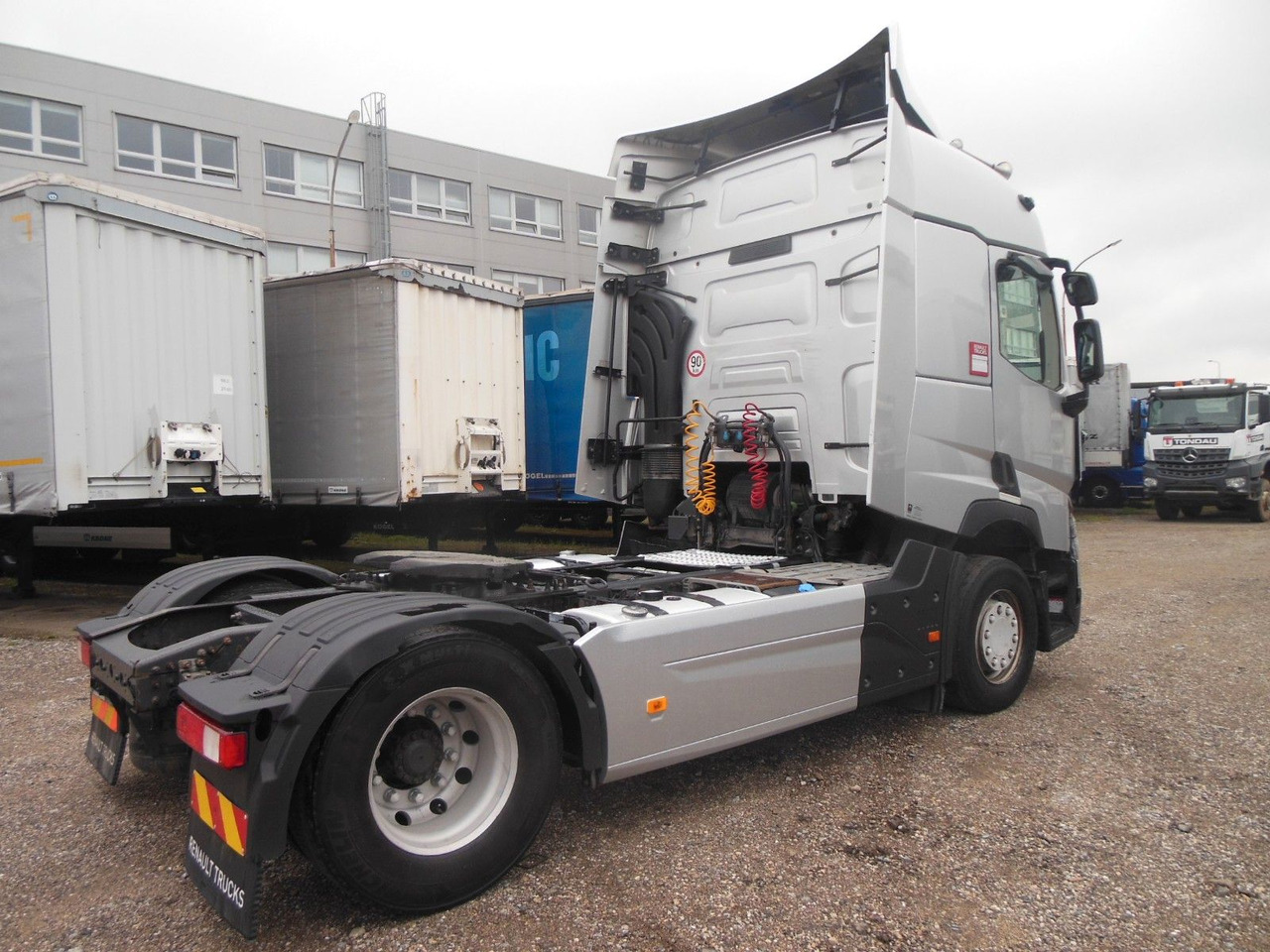 Renault T 440, STANDART, LEICHTER UNAFALL - Влекач: снимка 3 Renault T 440, STANDART, LEICHTER UNAFALL - Влекач: снимка 3
