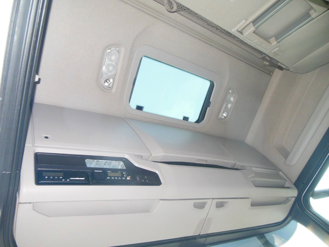 Влекач Scania R 410, STANDART, RETARDER, STANDKLIMA, TOP!!!: снимка 12