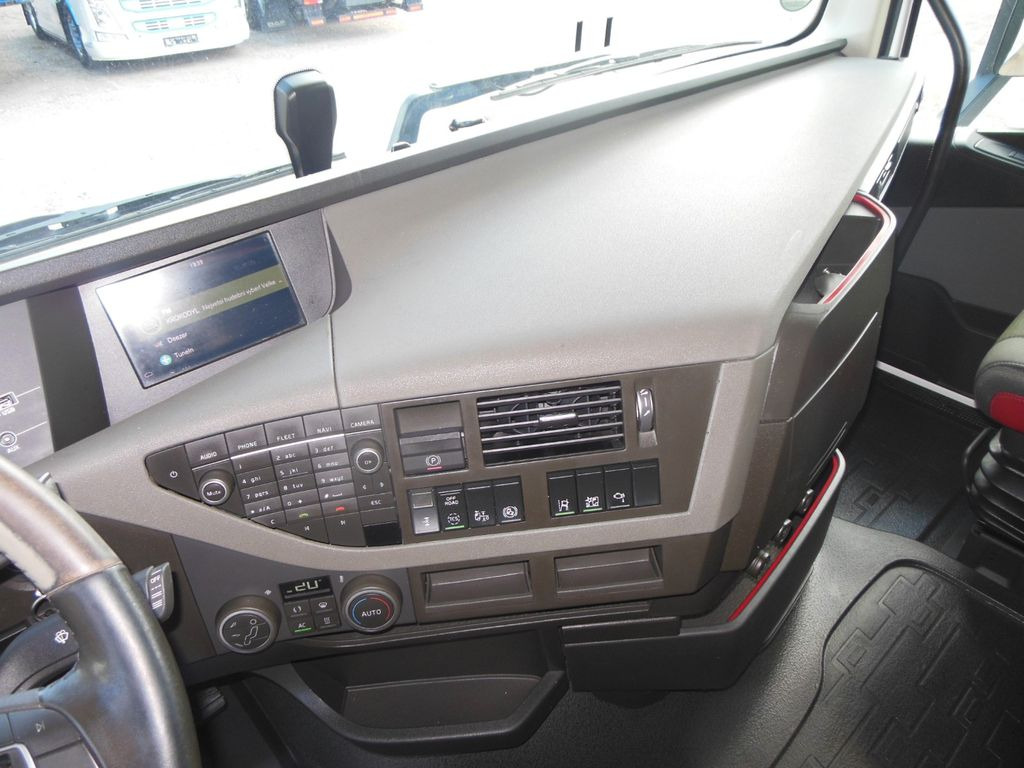 Влекач Volvo FH 13/500, GLOBE XL, HYDRAULIK, ALU FELGEN, TOP! Volvo FH 13/500, GLOBE XL, HYDRAULIK, ALU FELGEN, TOP!: снимка 20