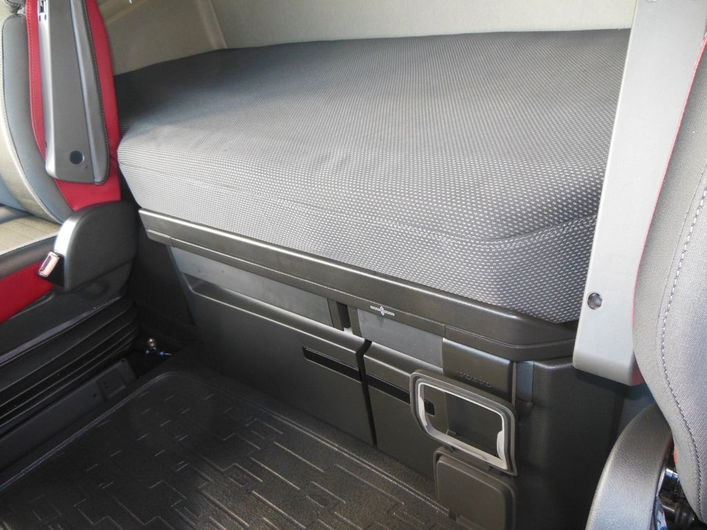 Влекач Volvo FH 13/500, GLOBE XL, HYDRAULIK, ALU FELGEN, TOP! Volvo FH 13/500, GLOBE XL, HYDRAULIK, ALU FELGEN, TOP!: снимка 12