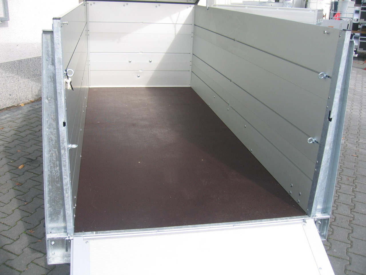 ALUBOXX Deckelanhänger GTT 1500 VT2 301x126x118cm Heckrampe (M) 1500kg order Aktion - Затворена каросерия ремарке: снимка 5 ALUBOXX Deckelanhänger GTT 1500 VT2 301x126x118cm Heckrampe (M) 1500kg order Aktion - Затворена каросерия ремарке: снимка 5