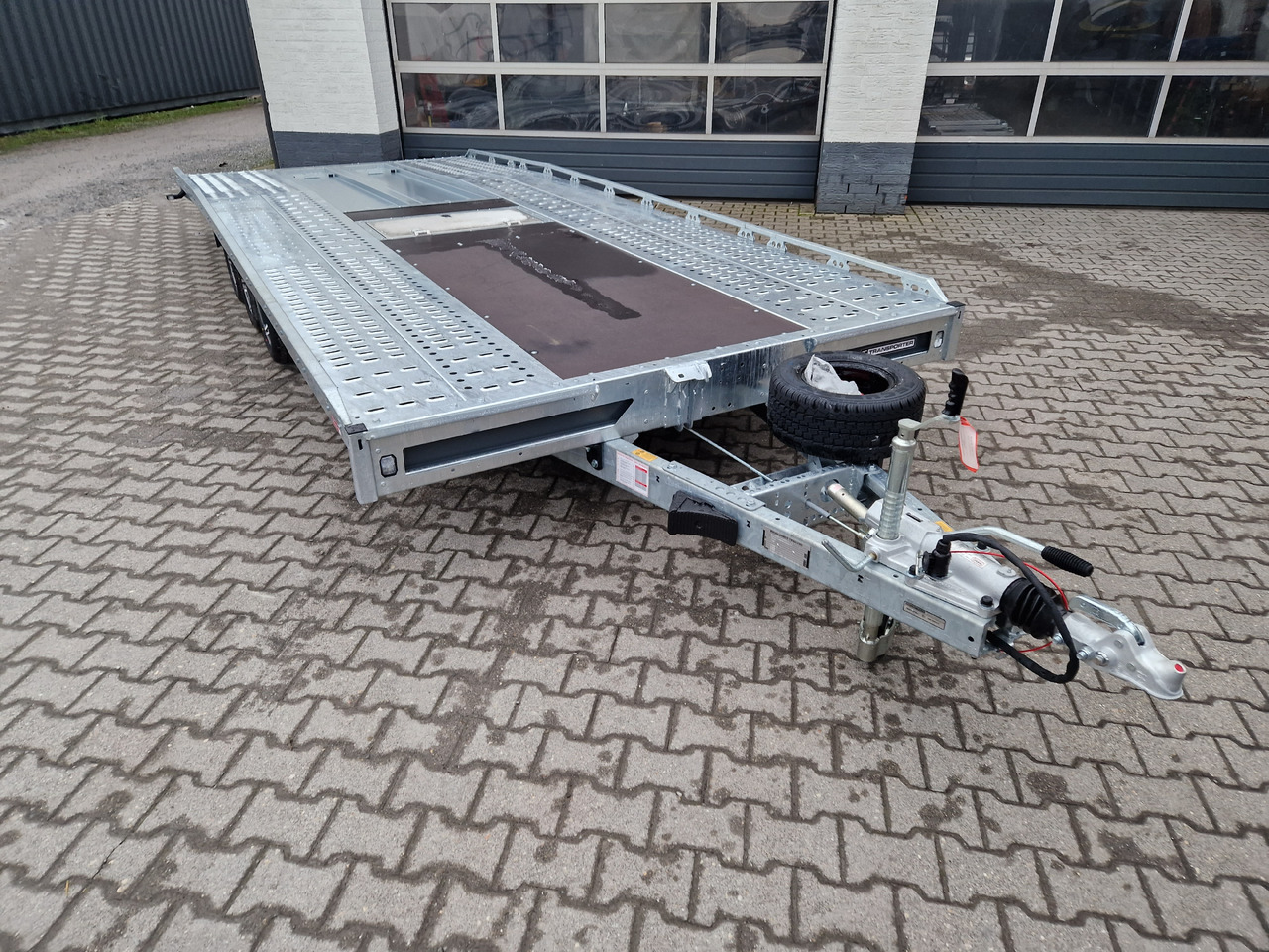 BJT T Transporter 231 550x224cm grau Tridem Alufelgen Auffahrrampen 180cm (XXL) 3500kg Aktion - Ремарке за строителна техника: снимка 5 BJT T Transporter 231 550x224cm grau Tridem Alufelgen Auffahrrampen 180cm (XXL) 3500kg Aktion - Ремарке за строителна техника: снимка 5