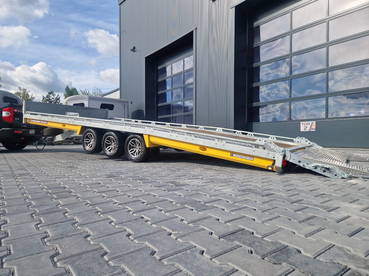 BJT T Transporter 231 550x224cm yellow ankippbar Heckrampe Tridem Alufelgen 10" 3500kg - Автовоз ремарке: снимка 1 BJT T Transporter 231 550x224cm yellow ankippbar Heckrampe Tridem Alufelgen 10" 3500kg - Автовоз ремарке: снимка 1