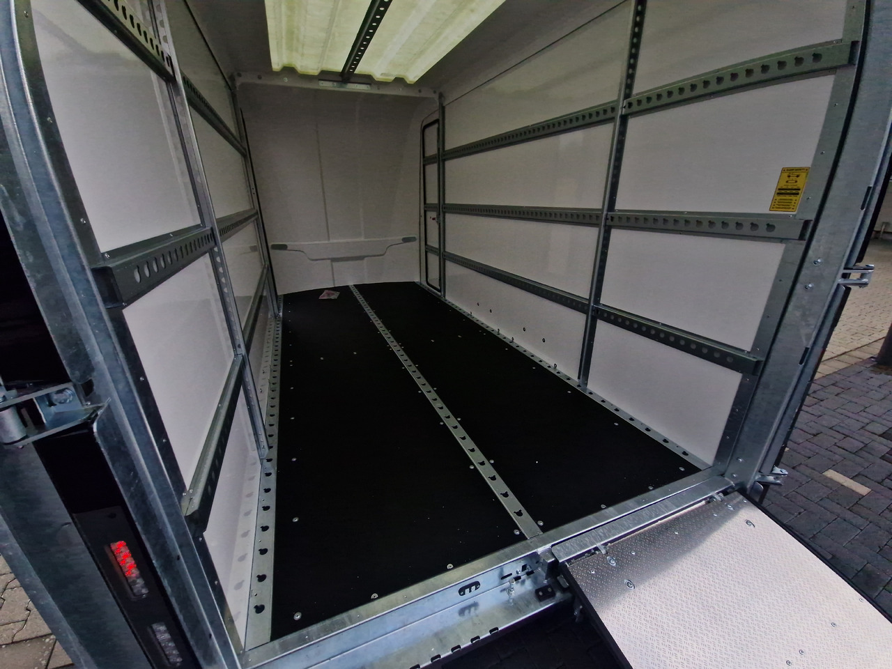 Ремарке за кола BOX VAN 600-4018-27-2-12-B 400x180x200cm Seitentüren Zurrsystem GFK aero: снимка 12