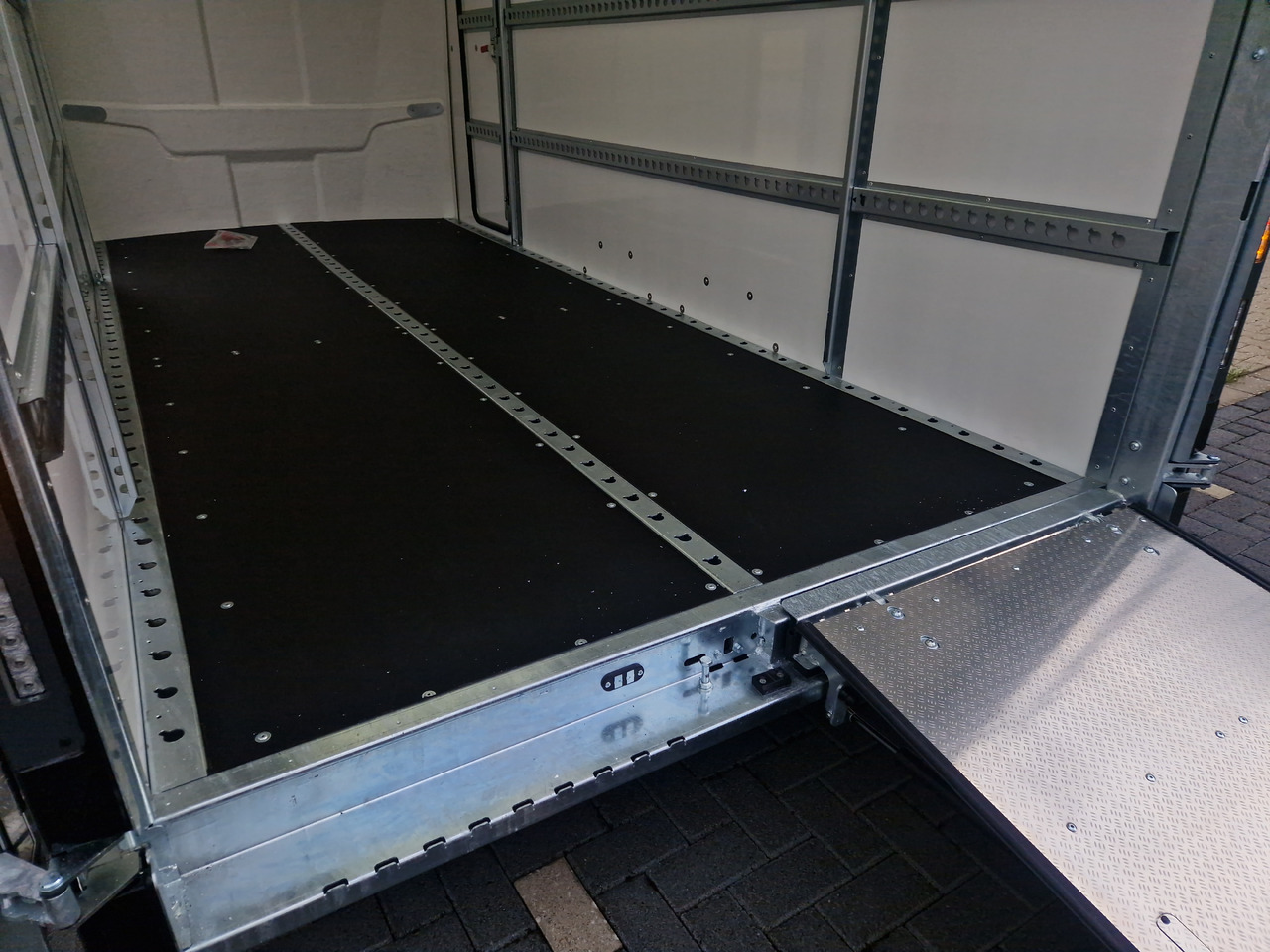 Ремарке за кола BOX VAN 600-4018-27-2-12-B 400x180x200cm Seitentüren Zurrsystem GFK aero: снимка 11