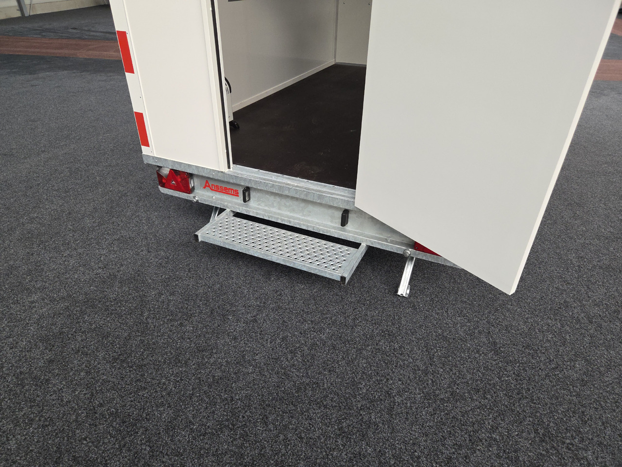 Bauwagen PTS 1400.390×188 Heizung Toilette 1400kg - Затворена каросерия ремарке: снимка 5 Bauwagen PTS 1400.390×188 Heizung Toilette 1400kg - Затворена каросерия ремарке: снимка 5