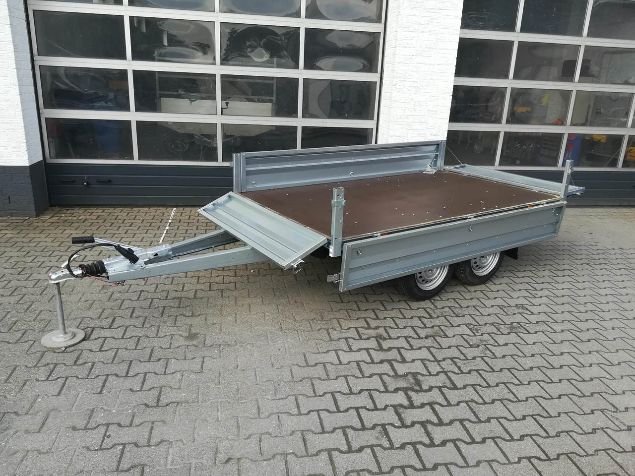 Brenderup 3251 STB 1000 Tandemachse 250x142x35cm (S) 13" 1000kg Januar Aktion - Бордово ремарке/ Платформа: снимка 3 Brenderup 3251 STB 1000 Tandemachse 250x142x35cm (S) 13" 1000kg Januar Aktion - Бордово ремарке/ Платформа: снимка 3