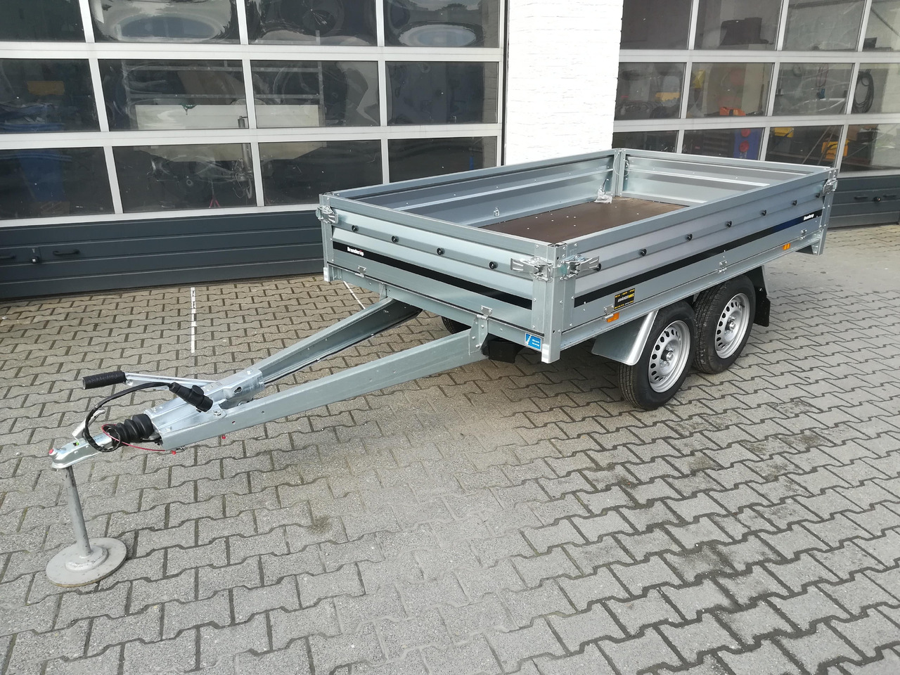 Brenderup 3251 STB 1000 Tandemachse 250x142x35cm (S) 13" 1000kg Januar Aktion - Бордово ремарке/ Платформа: снимка 2 Brenderup 3251 STB 1000 Tandemachse 250x142x35cm (S) 13" 1000kg Januar Aktion - Бордово ремарке/ Платформа: снимка 2