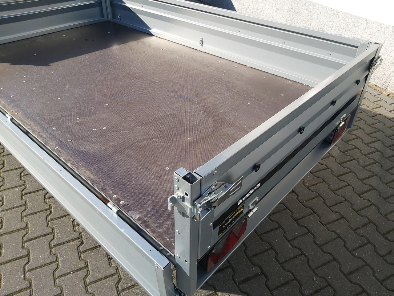 Brenderup 3251 STU 750 250x142x35cm Tandemachse 13" (S) 750kg - Бордово ремарке/ Платформа: снимка 4 Brenderup 3251 STU 750 250x142x35cm Tandemachse 13" (S) 750kg - Бордово ремарке/ Платформа: снимка 4