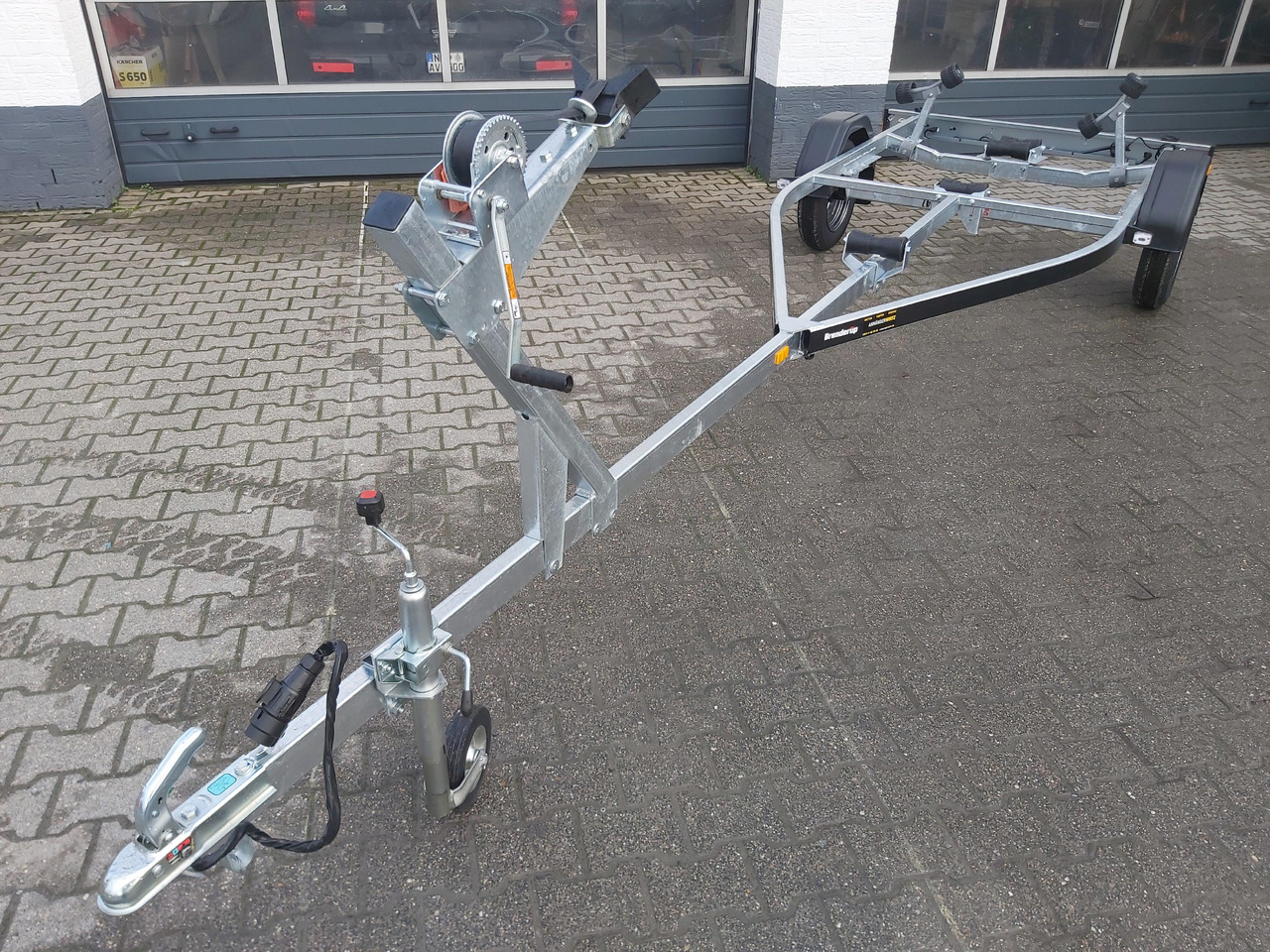 Brenderup Bootstrailer 750L UB Premium 180750UBL 750kg Winde 311959 Januar Online Aktion - Колесар за лодка: снимка 3 Brenderup Bootstrailer 750L UB Premium 180750UBL 750kg Winde 311959 Januar Online Aktion - Колесар за лодка: снимка 3