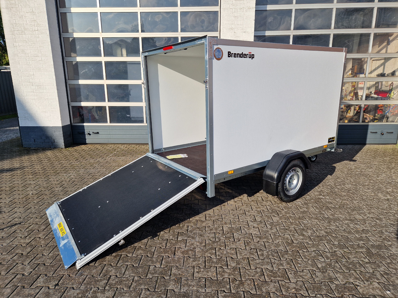 Brenderup Cargo Dynamic CD260 B R 260x153x150cm niedrig Heckrampe Wabenwände (S) 1300kg - Затворена каросерия ремарке: снимка 1 Brenderup Cargo Dynamic CD260 B R 260x153x150cm niedrig Heckrampe Wabenwände (S) 1300kg - Затворена каросерия ремарке: снимка 1