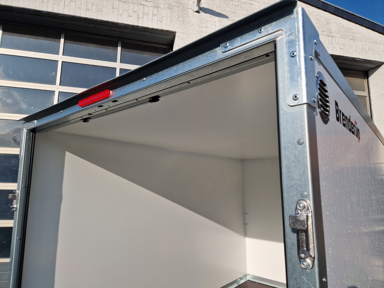 Brenderup Cargo Dynamic CD260 B R 260x153x150cm niedrig Heckrampe Wabenwände (S) 1300kg - Затворена каросерия ремарке: снимка 3 Brenderup Cargo Dynamic CD260 B R 260x153x150cm niedrig Heckrampe Wabenwände (S) 1300kg - Затворена каросерия ремарке: снимка 3