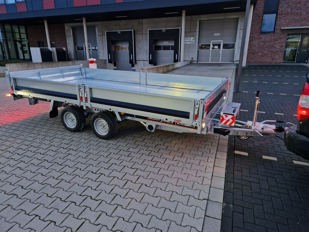 Самосвал ремарке Brian James Trailer CarGO Tipper 400x200x30cm elektro Pendelklappe blackline LED 3500kg Tandem: снимка 8