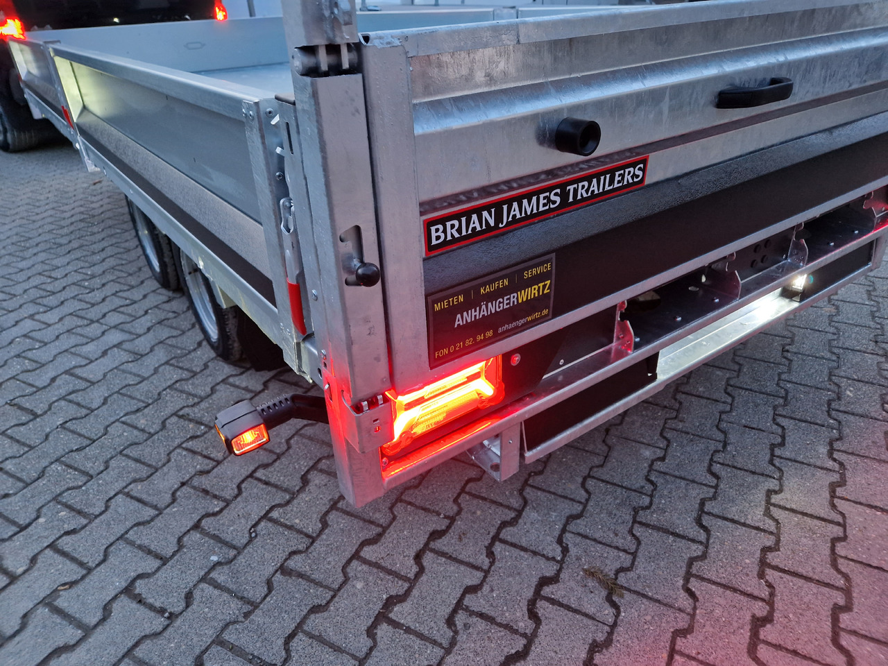 Самосвал ремарке Brian James Trailer CarGO Tipper 400x200x30cm elektro Pendelklappe blackline LED 3500kg Tandem: снимка 6