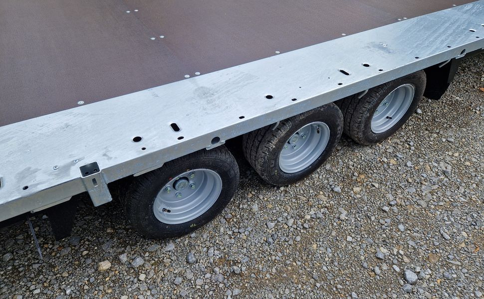 Brian James Trailer Connect 500x210cm black plateau Tridem 10" 3500kg - Бордово ремарке/ Платформа: снимка 1 Brian James Trailer Connect 500x210cm black plateau Tridem 10" 3500kg - Бордово ремарке/ Платформа: снимка 1