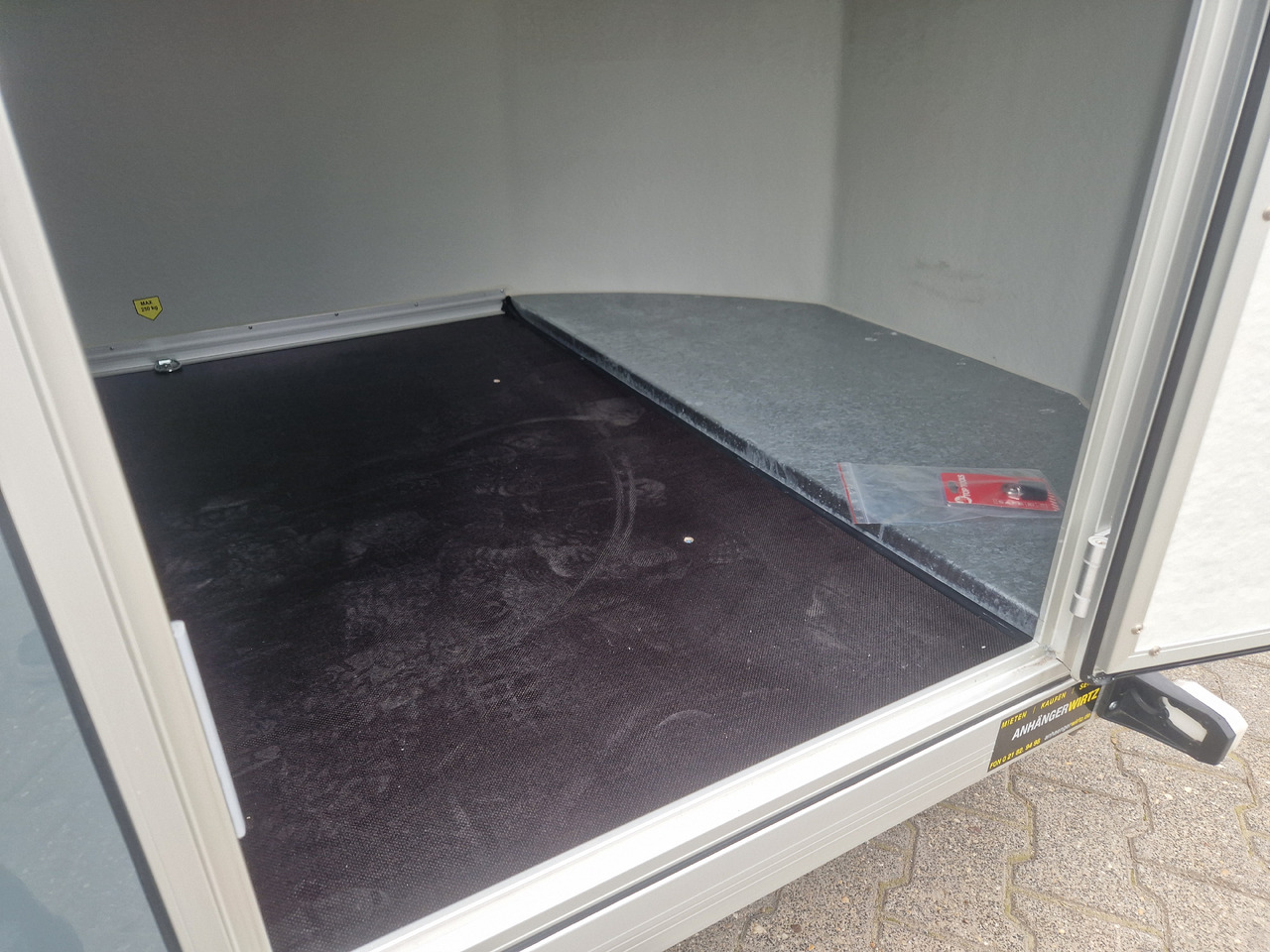 Debon Cargo 1300 300x152x168cm irongrey Seitentür 1300kg Pullman 100km/H - Затворена каросерия ремарке: снимка 4 Debon Cargo 1300 300x152x168cm irongrey Seitentür 1300kg Pullman 100km/H - Затворена каросерия ремарке: снимка 4