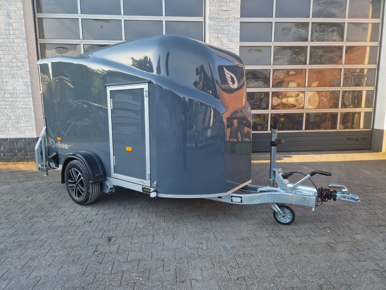 Debon Cargo 1300 300x152x168cm irongrey Seitentür Alufelgen 1300kg Pullman 100kmh Modell 2024 - Затворена каросерия ремарке: снимка 1 Debon Cargo 1300 300x152x168cm irongrey Seitentür Alufelgen 1300kg Pullman 100kmh Modell 2024 - Затворена каросерия ремарке: снимка 1