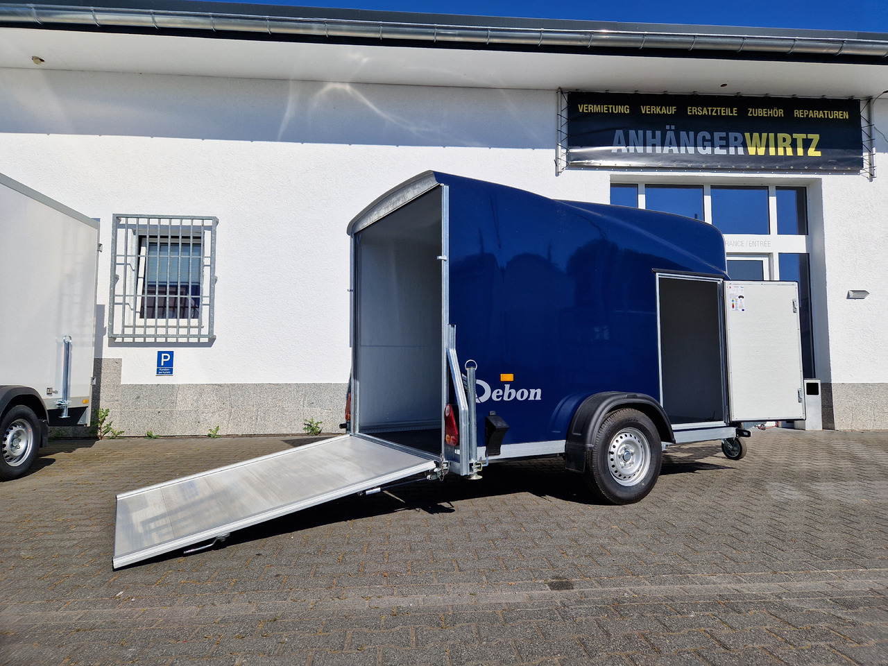 Debon Cargo 1300 300x152x168cm royal blau Seitentür 100km/H Pullman 1300kg - Затворена каросерия ремарке: снимка 2 Debon Cargo 1300 300x152x168cm royal blau Seitentür 100km/H Pullman 1300kg - Затворена каросерия ремарке: снимка 2
