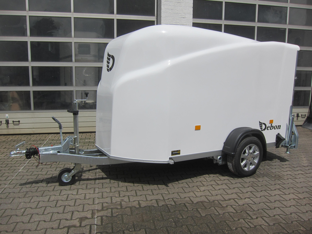 Debon Cargo 1300 300x152x168cm white Alufelgen darkline aerodynamik Pullman II 100km/H 1300kg - Затворена каросерия ремарке: снимка 5 Debon Cargo 1300 300x152x168cm white Alufelgen darkline aerodynamik Pullman II 100km/H 1300kg - Затворена каросерия ремарке: снимка 5