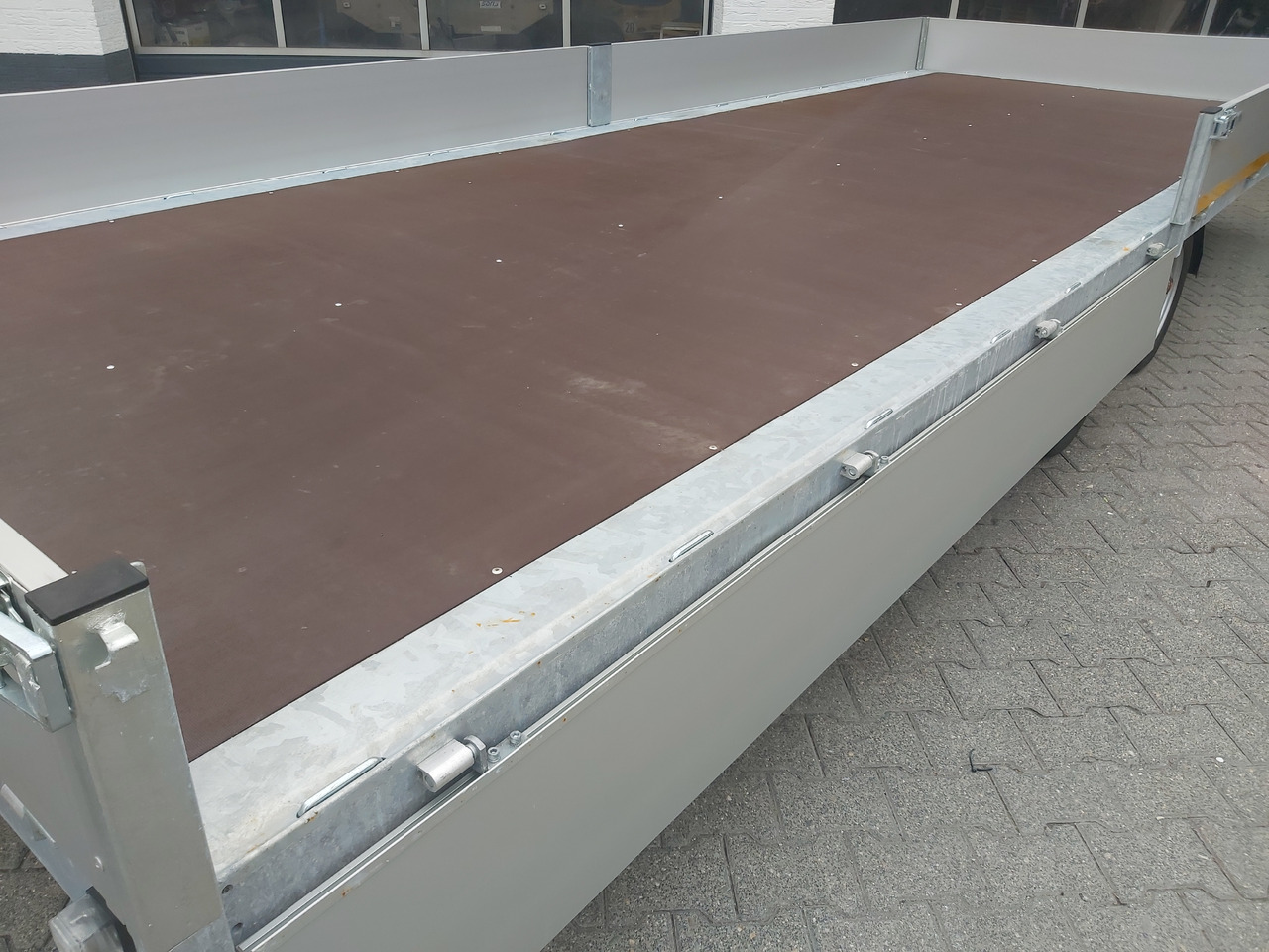 Hochlader 556x200x30cm 13" niedrig Fahrwerk 3500kg Abverkauf Aktion - Бордово ремарке/ Платформа: снимка 4 Hochlader 556x200x30cm 13" niedrig Fahrwerk 3500kg Abverkauf Aktion - Бордово ремарке/ Платформа: снимка 4
