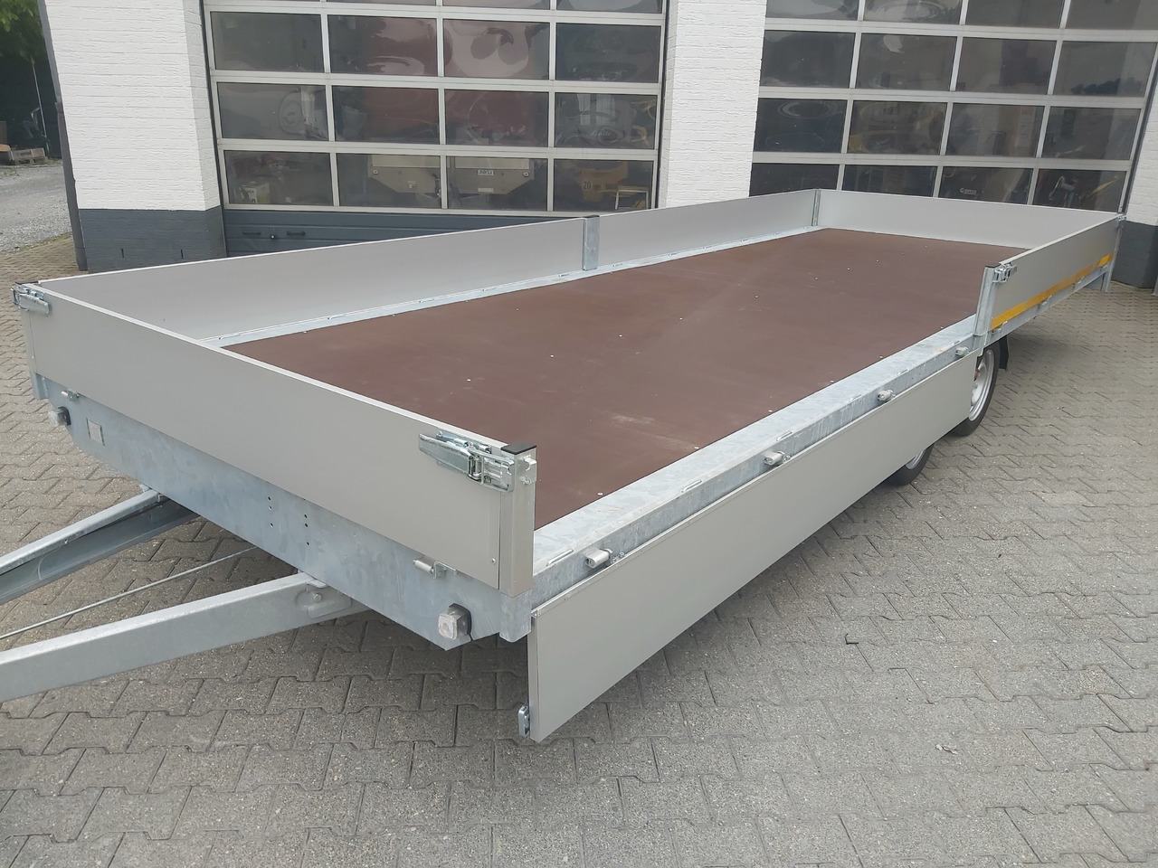 Hochlader 556x200x30cm 13" niedrig Fahrwerk 3500kg Abverkauf Aktion - Бордово ремарке/ Платформа: снимка 3 Hochlader 556x200x30cm 13" niedrig Fahrwerk 3500kg Abverkauf Aktion - Бордово ремарке/ Платформа: снимка 3
