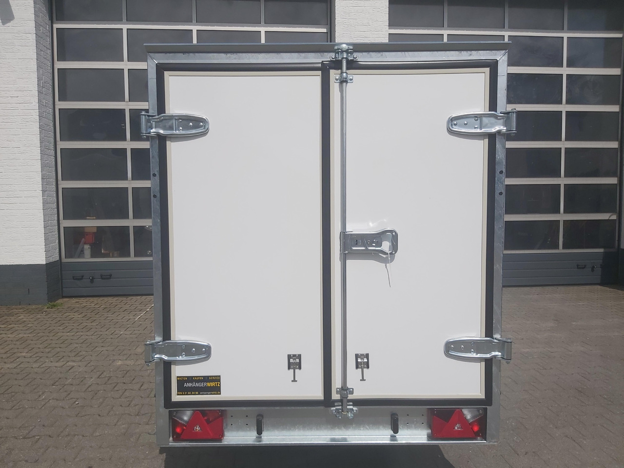 Лизинг на  Kargo Camp TFS S Midi 320x150x150cm aero Seitentür Fenster Strom 230V (S) 750kg gebremst Modell 22 Kargo Camp TFS S Midi 320x150x150cm aero Seitentür Fenster Strom 230V (S) 750kg gebremst Modell 22: снимка 12