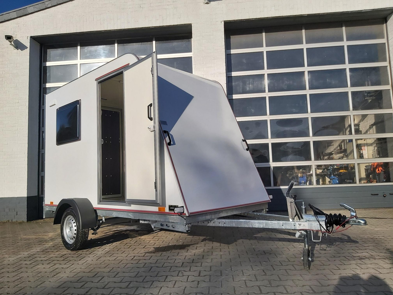 Kargo Camp TFS S Midi+ 320x150x180cm aero Seitentür Rampe Fenster+ 230V 12V 750kg Bremse 100km/H - Каравана: снимка 2 Kargo Camp TFS S Midi+ 320x150x180cm aero Seitentür Rampe Fenster+ 230V 12V 750kg Bremse 100km/H - Каравана: снимка 2