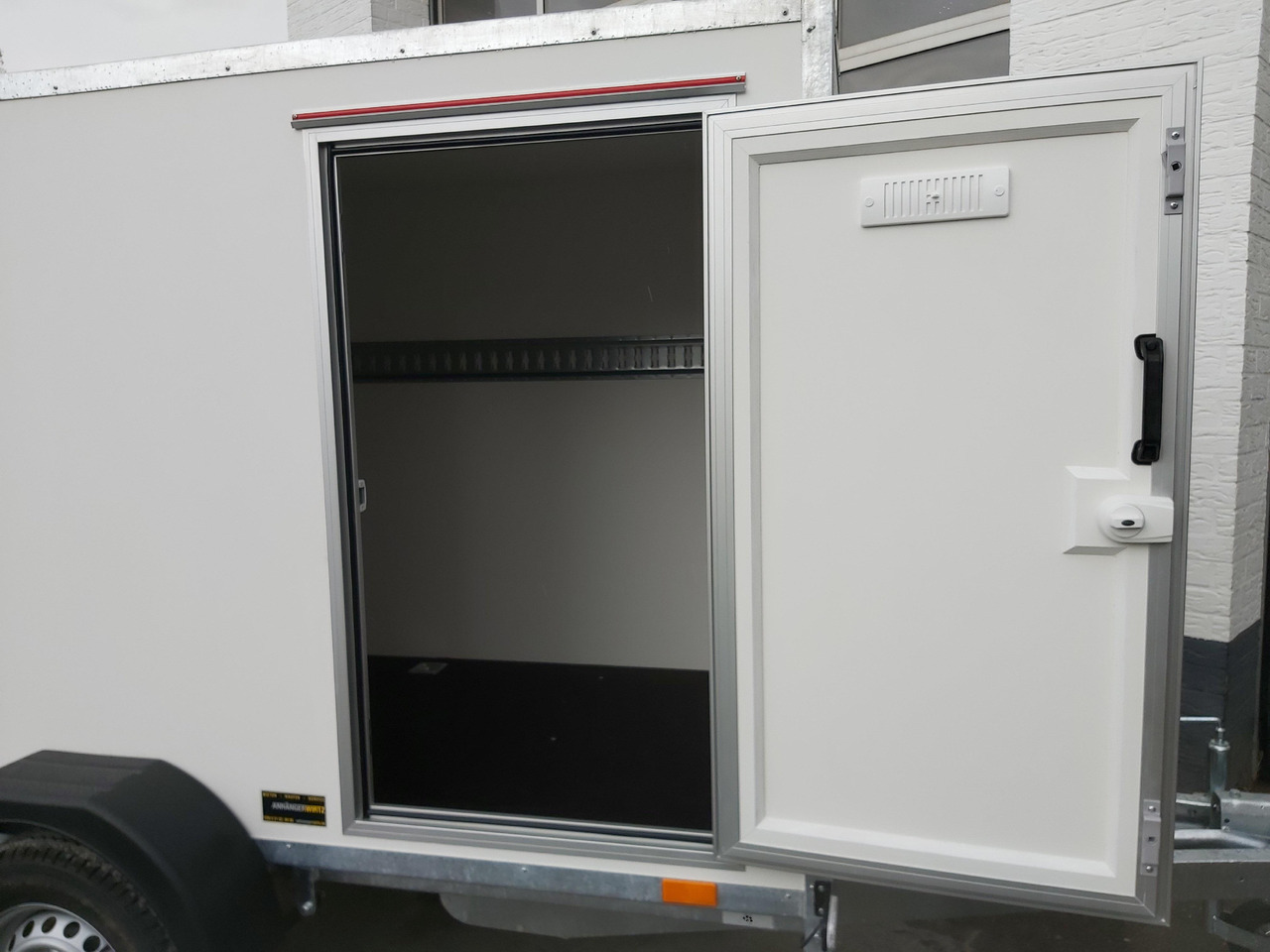 Kargo TFD 250.00 250x125x150cm Zurrsystem Seitentür (S) 100km/H 1300kg - Затворена каросерия ремарке: снимка 3 Kargo TFD 250.00 250x125x150cm Zurrsystem Seitentür (S) 100km/H 1300kg - Затворена каросерия ремарке: снимка 3