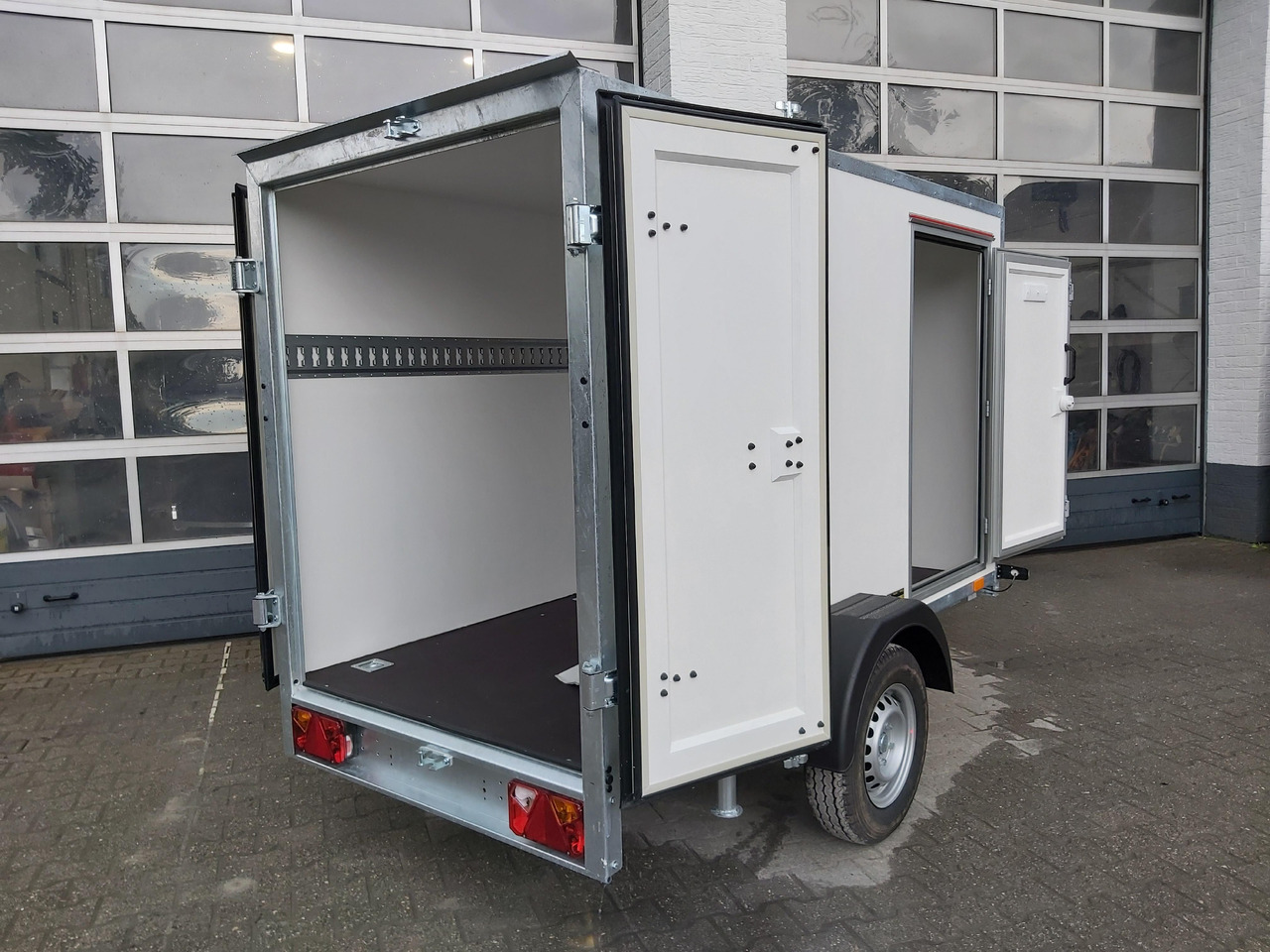 Kargo TFD 250.00 250x125x150cm Zurrsystem Seitentür (S) 100km/H 1300kg - Затворена каросерия ремарке: снимка 4 Kargo TFD 250.00 250x125x150cm Zurrsystem Seitentür (S) 100km/H 1300kg - Затворена каросерия ремарке: снимка 4
