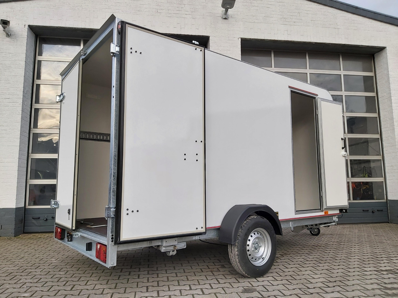 Затворена каросерия ремарке Koffer Sport Camp TFS 360.00 360x180x190cm aero Seitentür Fenster Dachlüfter 12V 1500kg 100km/H: снимка 6 Затворена каросерия ремарке Koffer Sport Camp TFS 360.00 360x180x190cm aero Seitentür Fenster Dachlüfter 12V 1500kg 100km/H: снимка 6