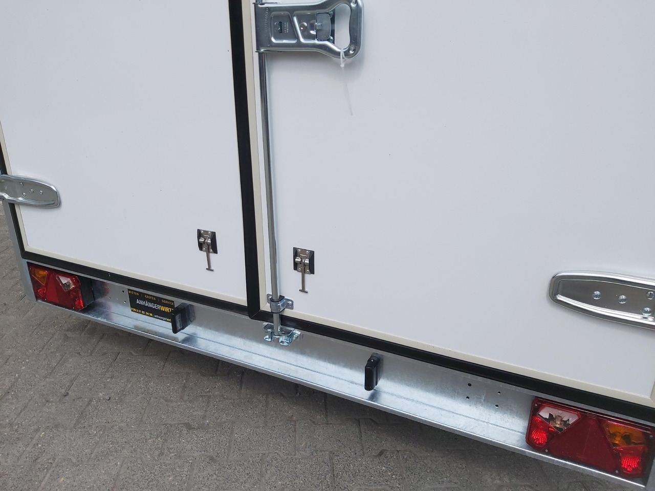 Koffer Sport Camp TFS 360.00 360x200x210cm aero Seitentür Fenster Bett (L) 1300kg 100km/H - Каравана: снимка 5 Koffer Sport Camp TFS 360.00 360x200x210cm aero Seitentür Fenster Bett (L) 1300kg 100km/H - Каравана: снимка 5