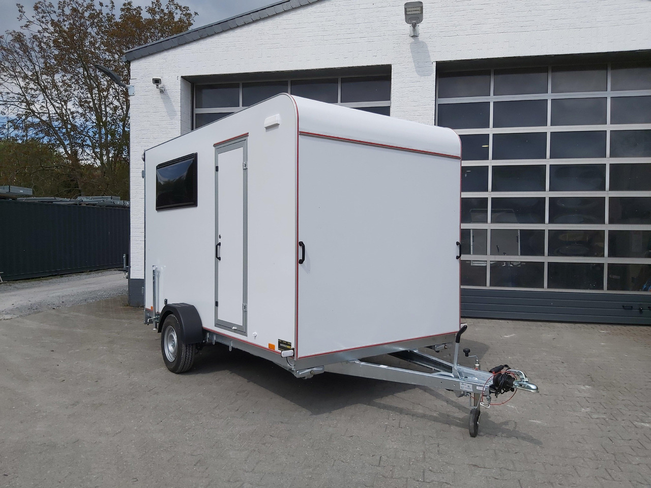 Koffer Sport Camp TFS 360.00 360x200x210cm aero Seitentür Fenster Bett (L) 1300kg 100km/H - Каравана: снимка 3 Koffer Sport Camp TFS 360.00 360x200x210cm aero Seitentür Fenster Bett (L) 1300kg 100km/H - Каравана: снимка 3