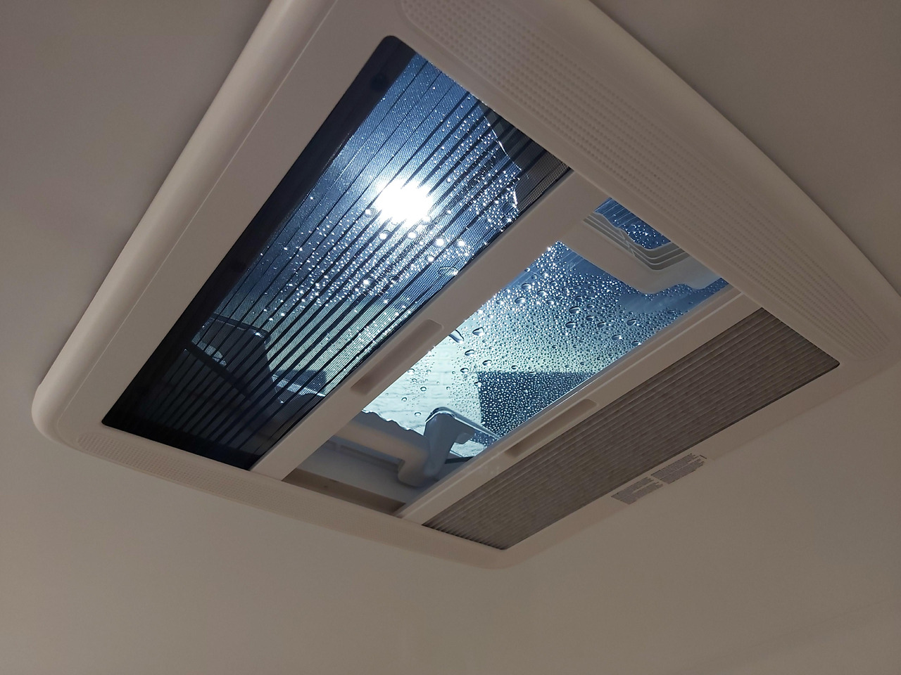 Koffer Sport Camp TFS 360.01 1500 360x200x210cm Seitentür Heckrampe 2 Fenster IL 230V 100km/H 1500kg - Затворена каросерия ремарке: снимка 3 Koffer Sport Camp TFS 360.01 1500 360x200x210cm Seitentür Heckrampe 2 Fenster IL 230V 100km/H 1500kg - Затворена каросерия ремарке: снимка 3