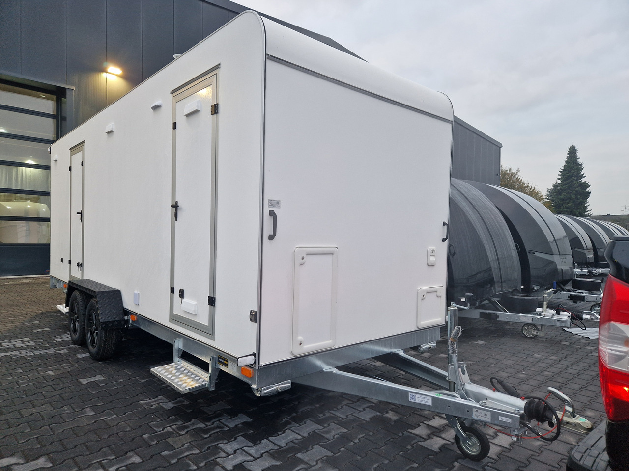 Koffer Sport Camp TFS 600.01 600x200x210cm Laderaum 300cm mit Seitentür Wohnabteil 2700kg 100 km/H - Затворена каросерия ремарке: снимка 1 Koffer Sport Camp TFS 600.01 600x200x210cm Laderaum 300cm mit Seitentür Wohnabteil 2700kg 100 km/H - Затворена каросерия ремарке: снимка 1