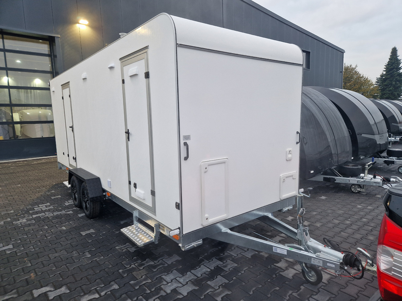Koffer Sport Camp TFS 600.01 600x200x210cm Laderaum 300cm mit Seitentür Wohnabteil 2700kg 100 km/H - Затворена каросерия ремарке: снимка 3 Koffer Sport Camp TFS 600.01 600x200x210cm Laderaum 300cm mit Seitentür Wohnabteil 2700kg 100 km/H - Затворена каросерия ремарке: снимка 3