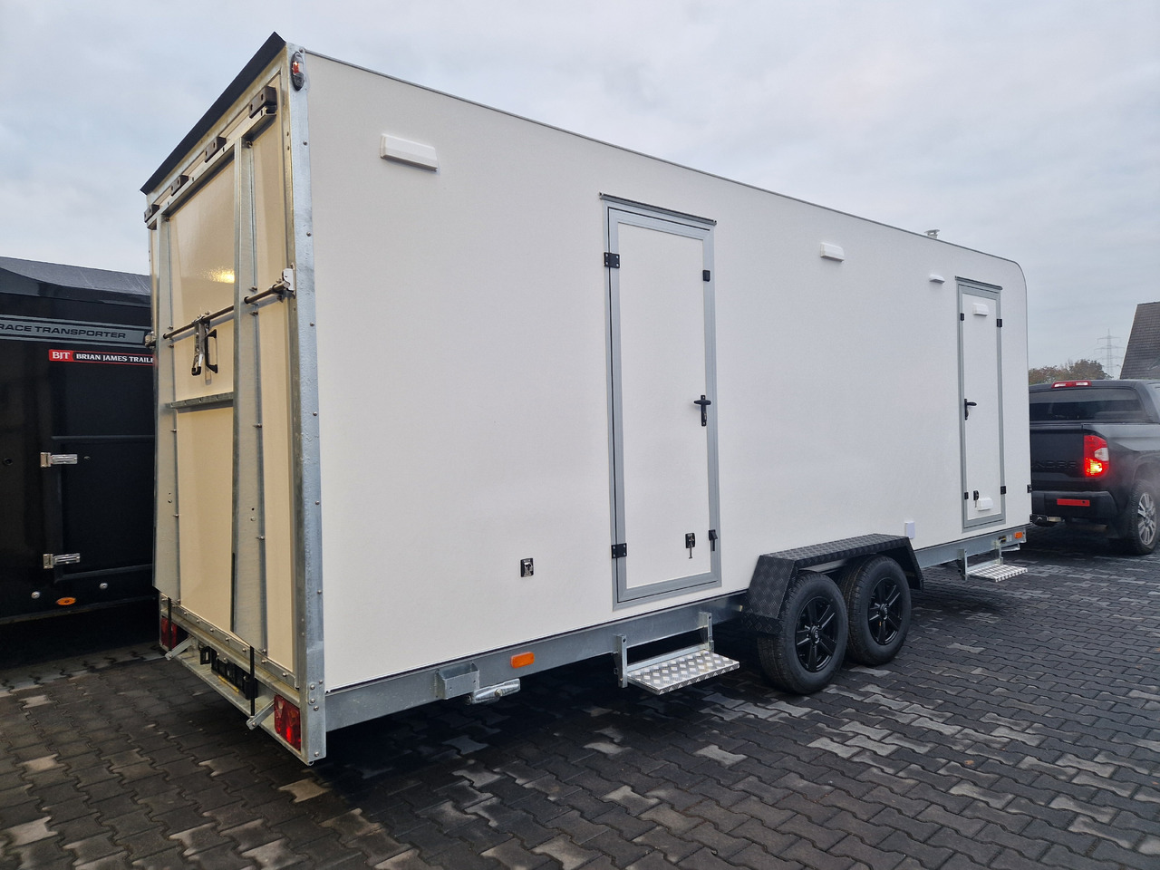 Koffer Sport Camp TFS 600.01 600x200x210cm Laderaum 300cm mit Seitentür Wohnabteil 2700kg 100 km/H - Затворена каросерия ремарке: снимка 2 Koffer Sport Camp TFS 600.01 600x200x210cm Laderaum 300cm mit Seitentür Wohnabteil 2700kg 100 km/H - Затворена каросерия ремарке: снимка 2