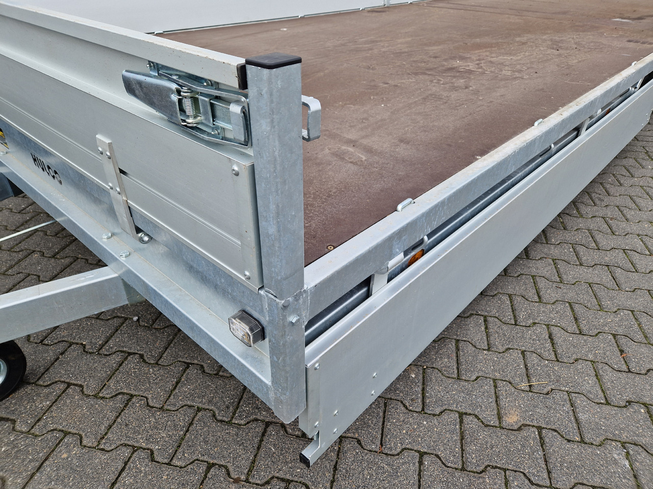 MEDAX 2-3500 611x223x30cm extrabreit niedrig Fahrwerk 12" (XXXL) 3500kg - Бордово ремарке/ Платформа: снимка 3 MEDAX 2-3500 611x223x30cm extrabreit niedrig Fahrwerk 12" (XXXL) 3500kg - Бордово ремарке/ Платформа: снимка 3