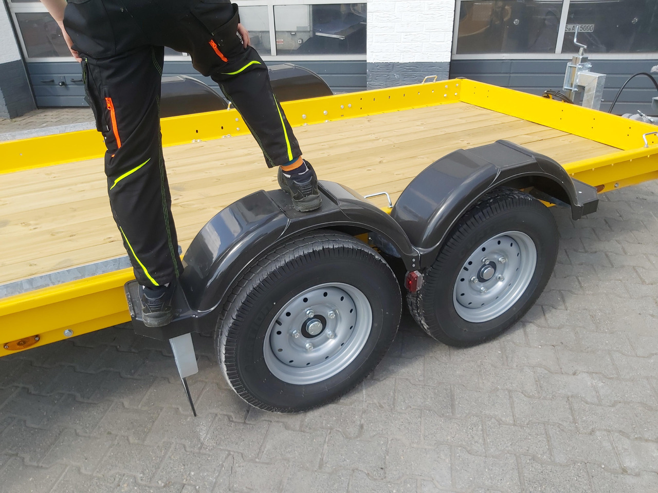 Maschinentransporter BUILDER HVD 2500 250x139x16cm Rampen höhenverstellbare Deichsel (S) 2500kg Nato - Ремарке за строителна техника: снимка 4 Maschinentransporter BUILDER HVD 2500 250x139x16cm Rampen höhenverstellbare Deichsel (S) 2500kg Nato - Ремарке за строителна техника: снимка 4